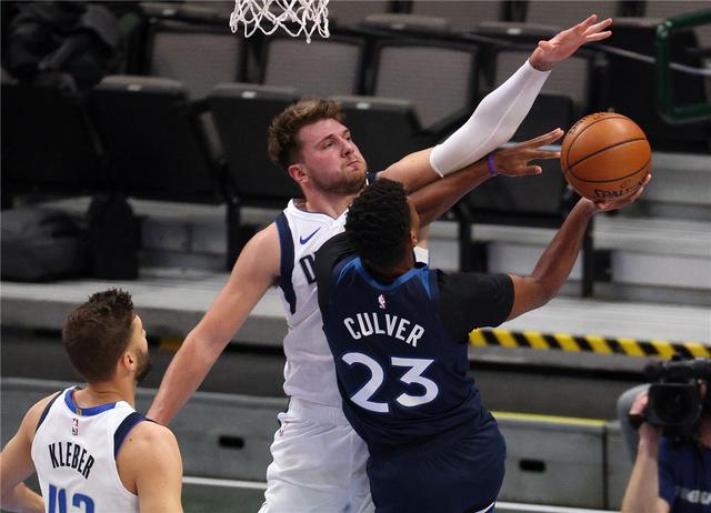 对持球人 对持球人